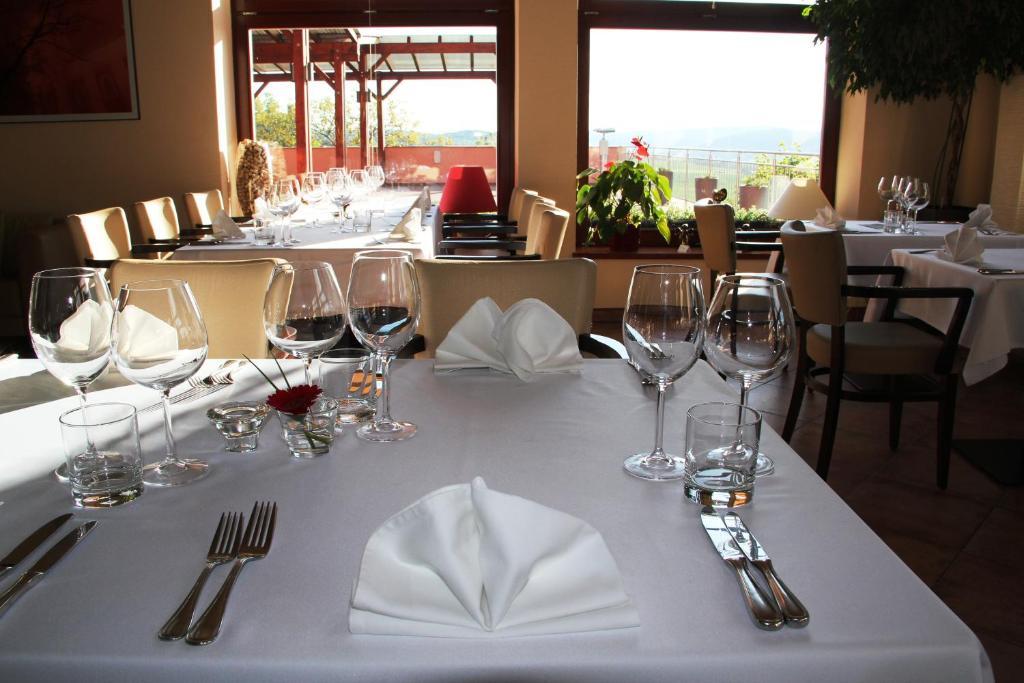 Hotel Cvilin 크르노프 외부 사진